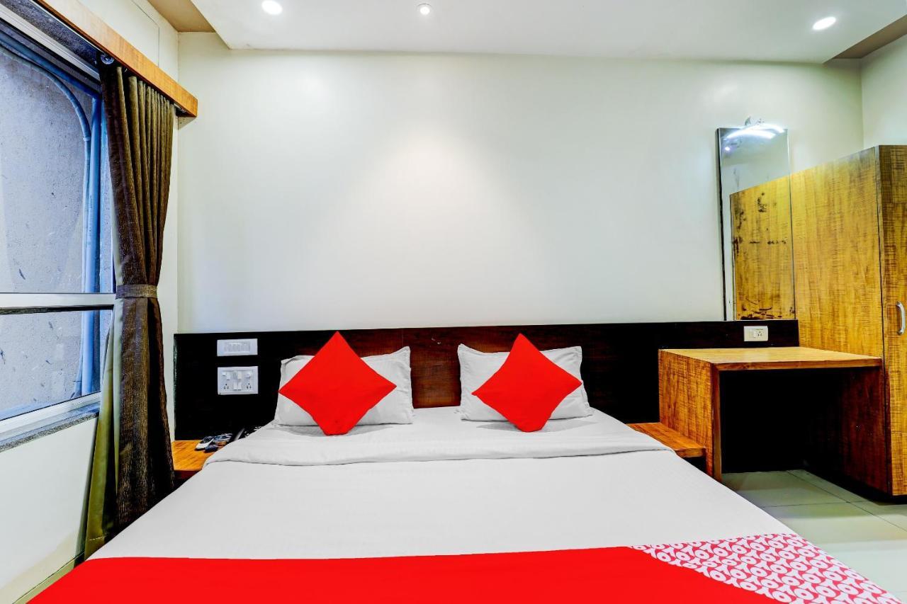 Oyo 77491 Hotel Shreenath Valsad Exterior photo
