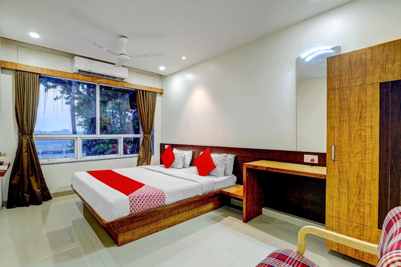 Oyo 77491 Hotel Shreenath Valsad Exterior photo