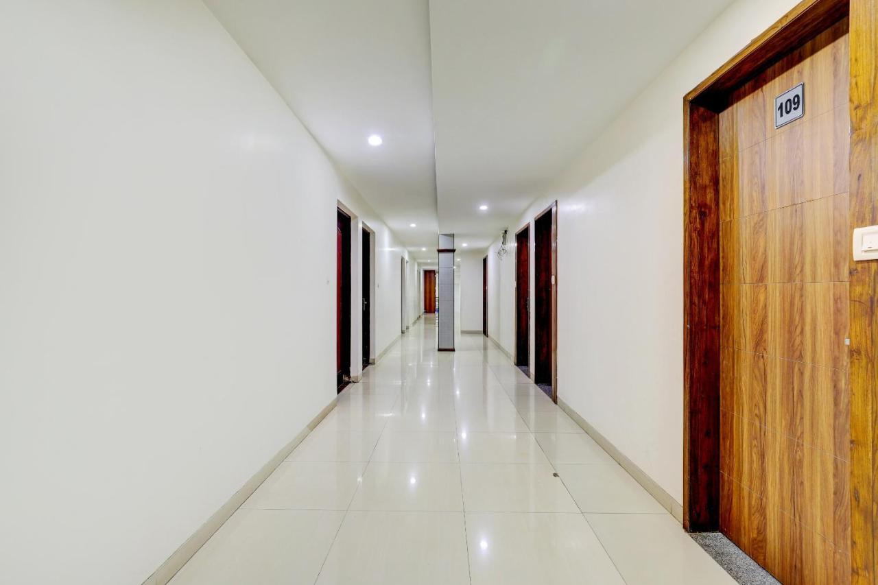 Oyo 77491 Hotel Shreenath Valsad Exterior photo